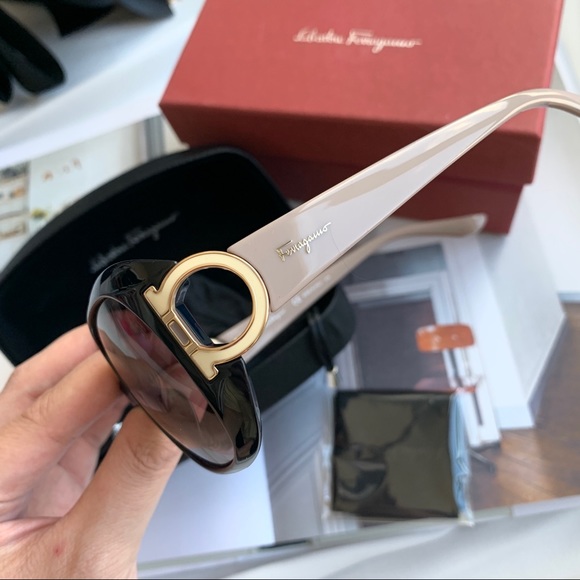 Salvatore Ferragamo Oversized Sunglasses - Picture 2 of 4